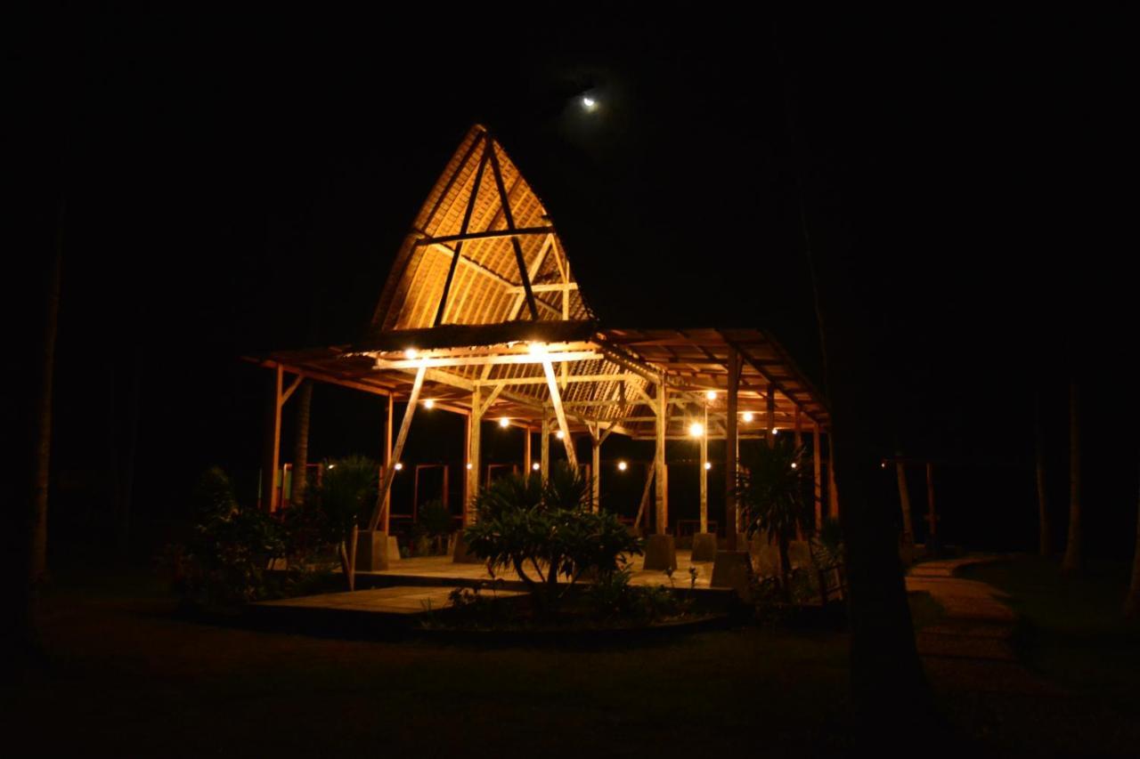 Sunari Beach Resort Selayar Matalalang エクステリア 写真